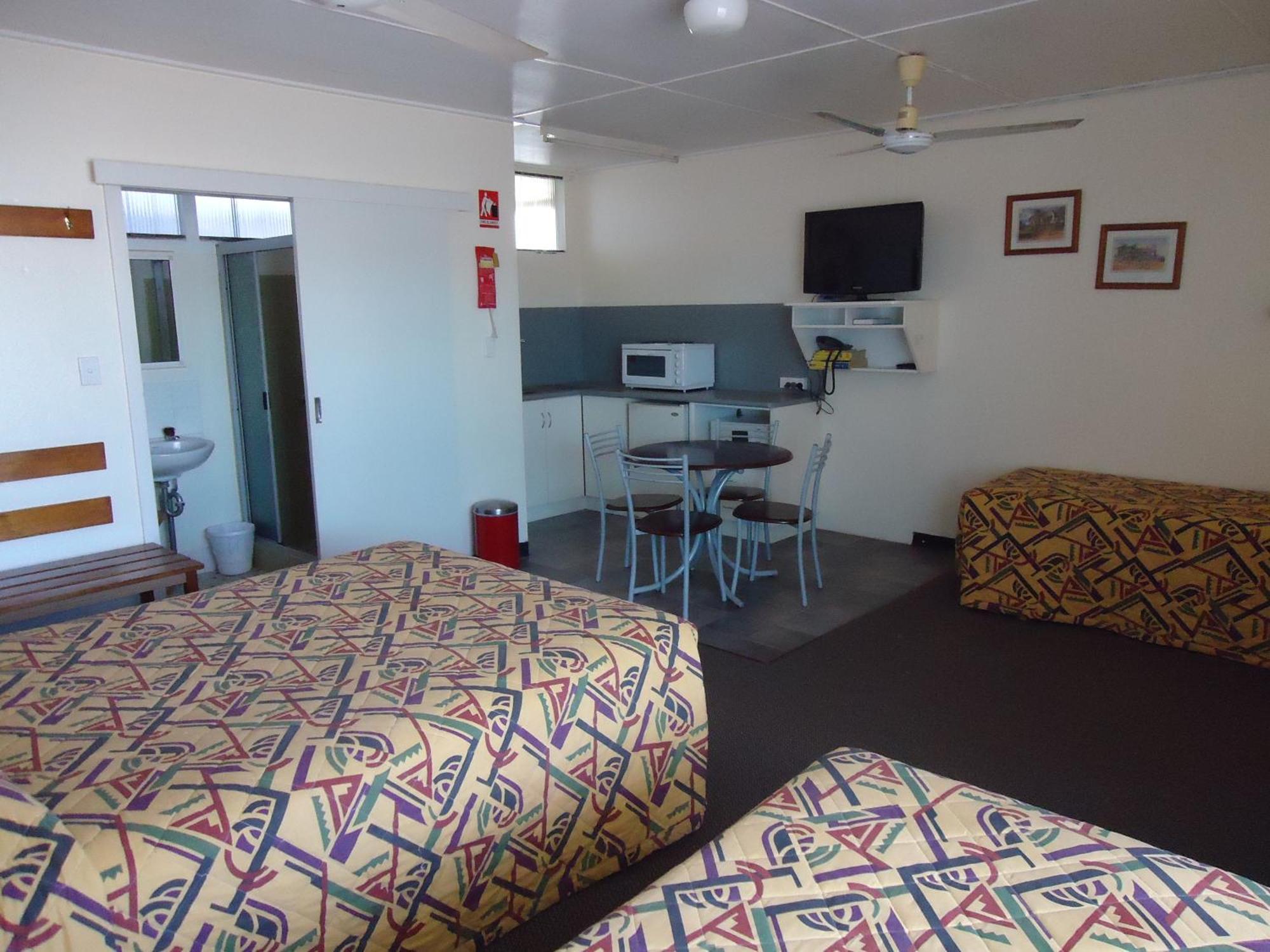 Moondarra Motel Innisfail Exterior foto