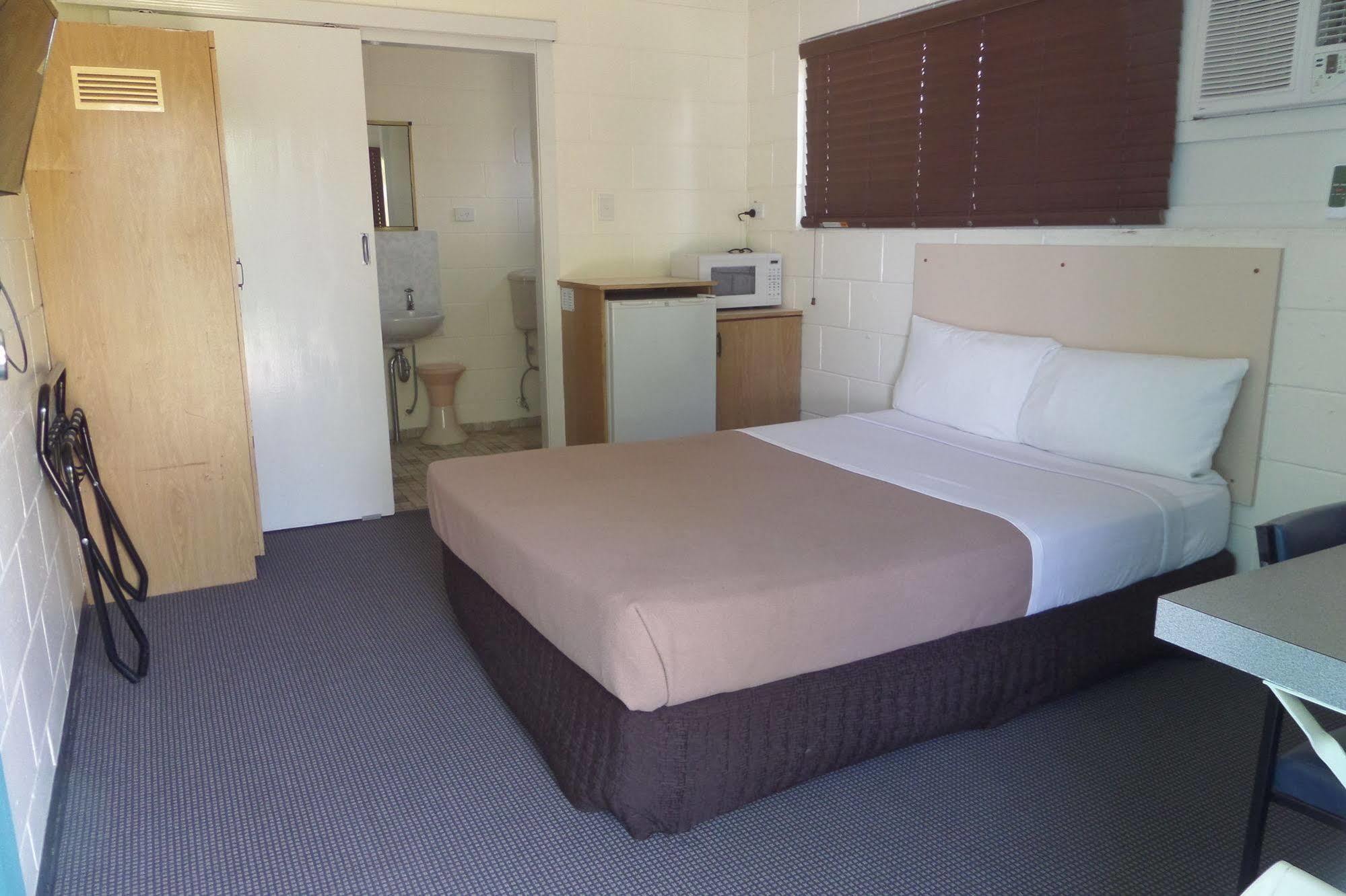 Moondarra Motel Innisfail Exterior foto